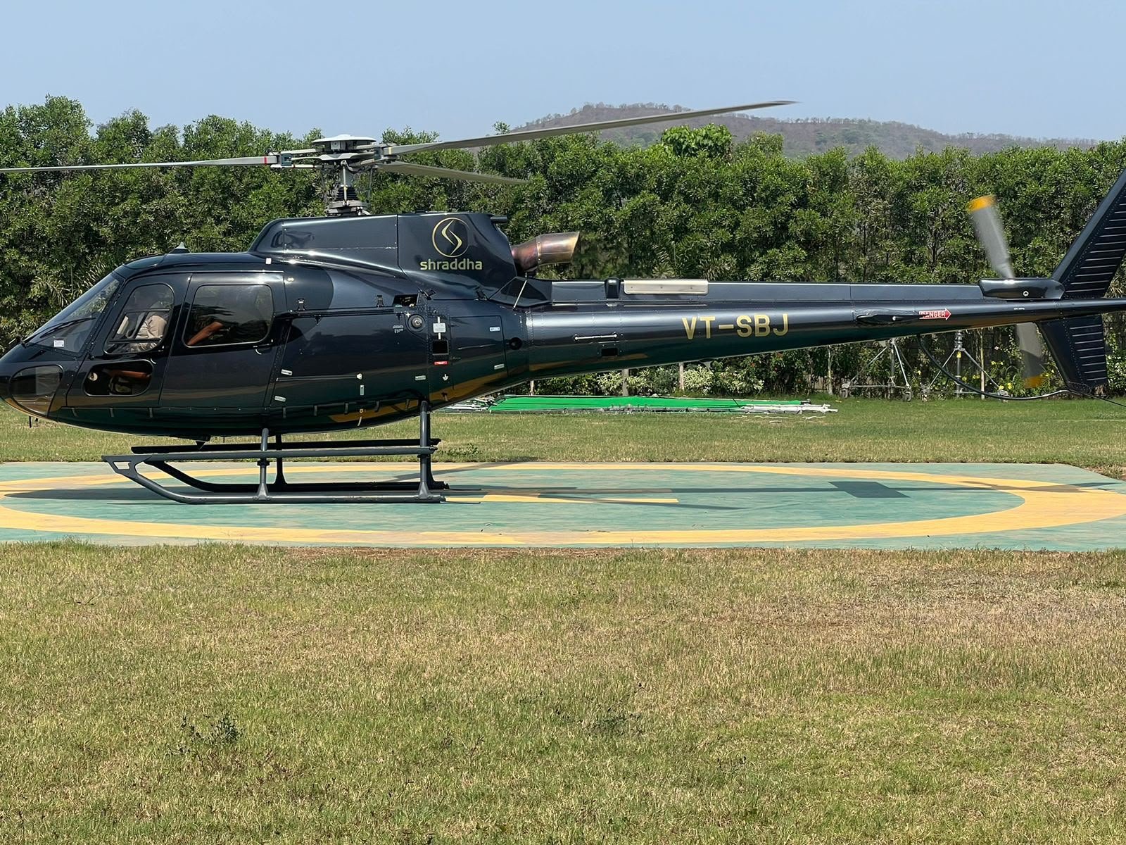 Helicopter side view